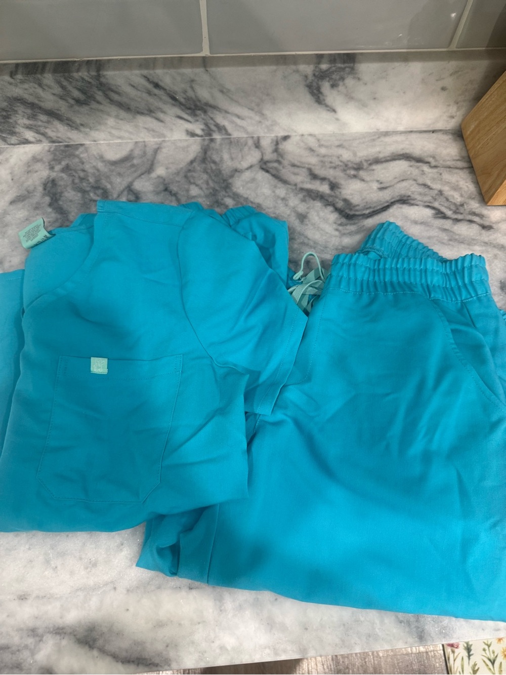 Garde- Malade Turquoise Scrub Set Pants & Top